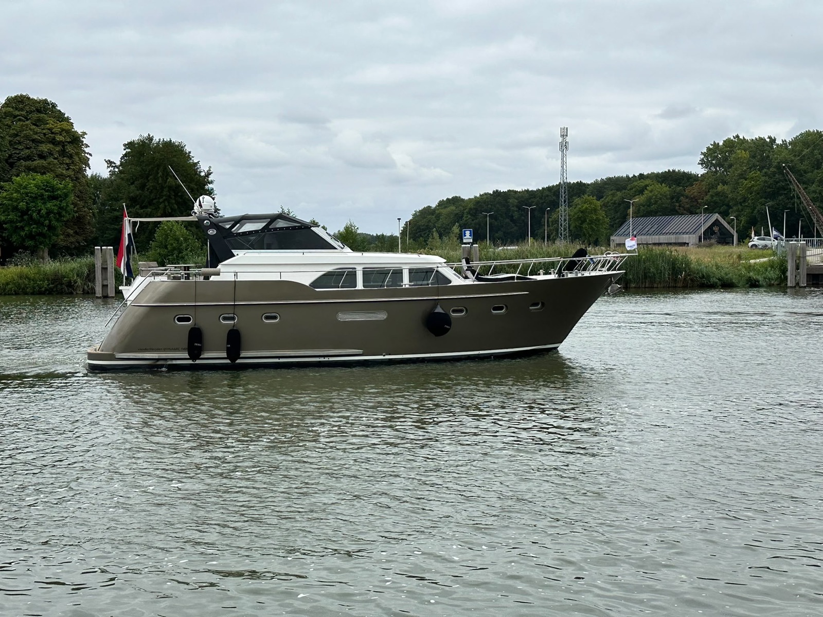 Motorjacht onderweg
